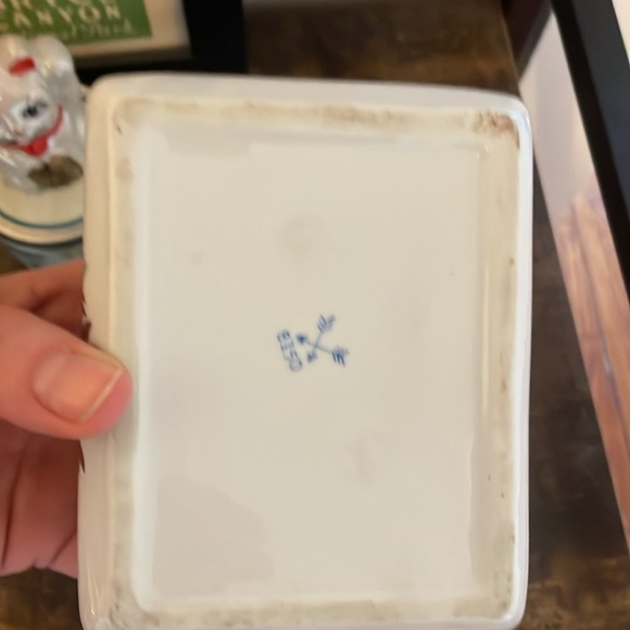 White and gold China trinket box - Picture 4 of 5